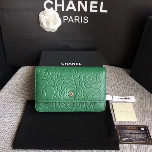 Chanel WOC зелена кожена чанта с капак Camellia A33814 сребриста