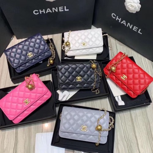 Чанта през рамо Chanel WOC Original Leather Golden Ball Flap B33818