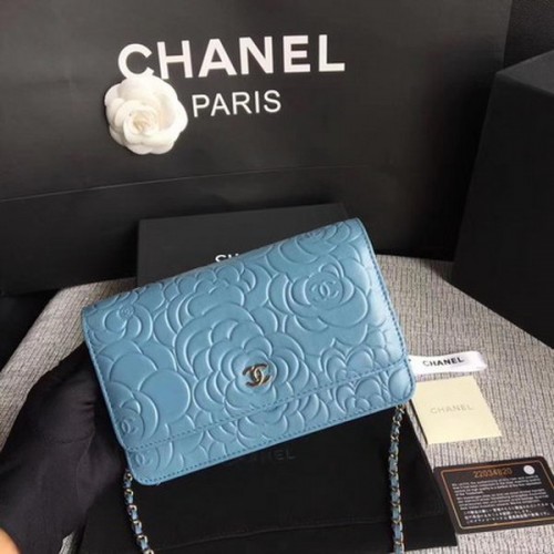 Чанта Chanel WOC Skyblue Camellia Leather мини с капак A33814 Сребриста