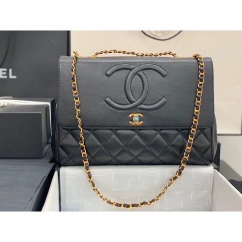 Чанта Chanel с капак от агнешка кожа, златист метал A92233, черна