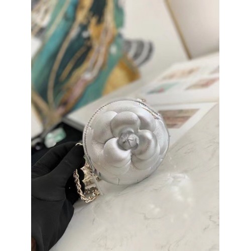 Мини чанта през рамо Chanel, оригинална кожа 82121, сребриста