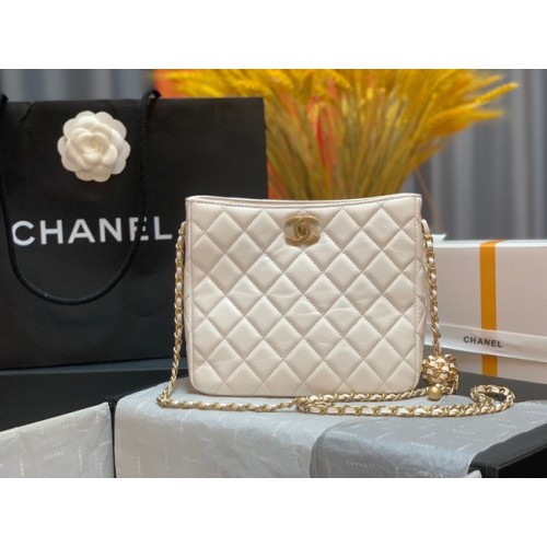 Мини чанта за рамо Chanel от агнешка кожа и златист метал AS3259 бяла