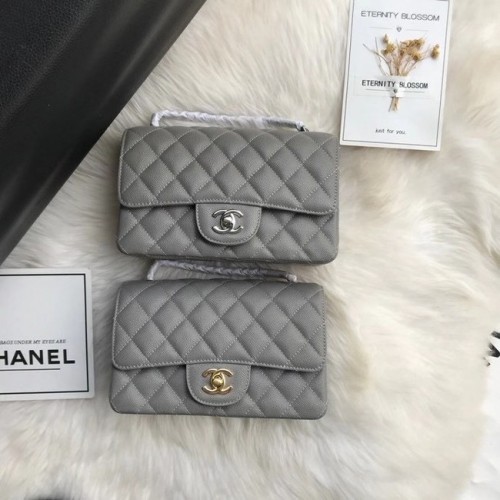 Мини чанта Chanel с капак от телешка кожа с текстурирана текстура A1116 сива