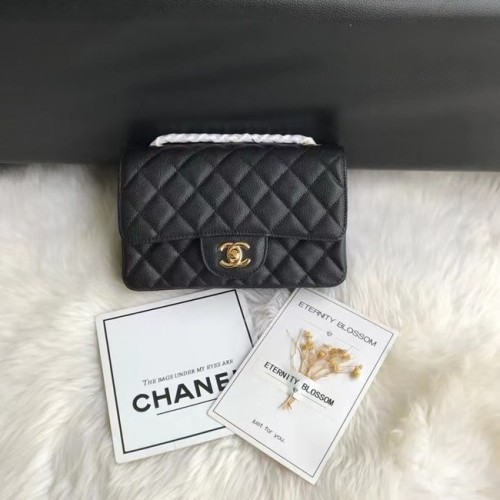 Мини чанта Chanel с капак, зърнеста телешка кожа и златист метал A1116, черна