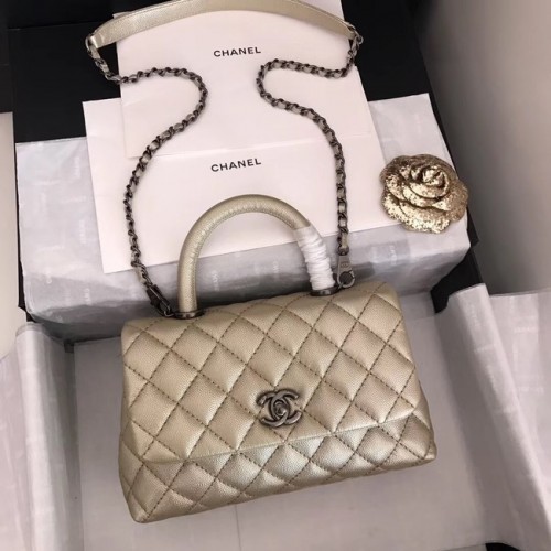 Оригинална чанта Chanel Caviar от кожа с капак и горна дръжка A92290, светлозлатист и сребрист метал