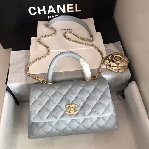 Оригинална чанта Chanel Caviar от кожа с капак с горна дръжка A92290, светлосиньо и златисто-метална
