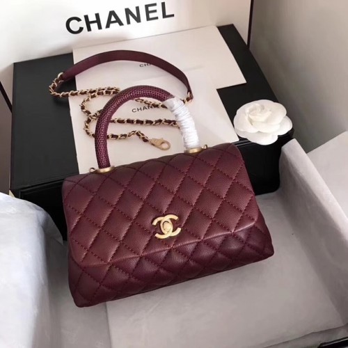 Оригинална чанта Chanel Caviar от кожа с капак и горна дръжка A92290, лилаво и златисто метално покритие