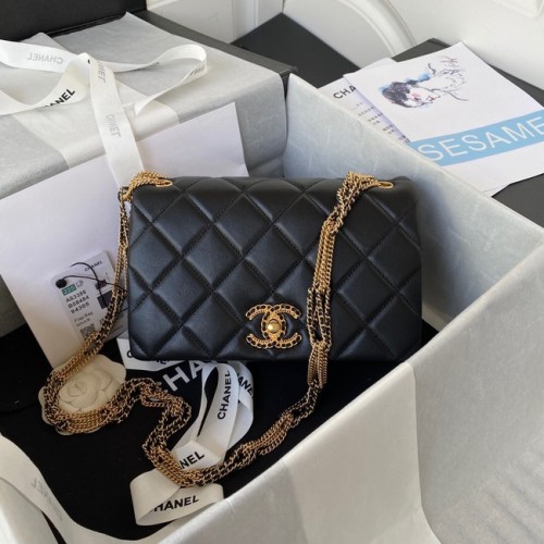 Малка чанта Chanel FLAP BAG от агнешка кожа, златист метал AS3386, черна