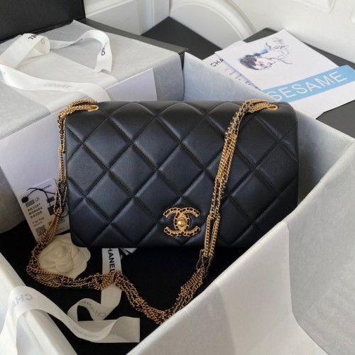 Малка чанта Chanel FLAP BAG от агнешка кожа, златист метал AS3387, черна