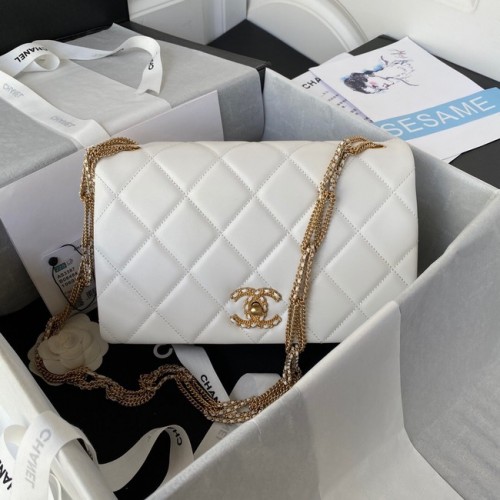 Малка чанта Chanel FLAP BAG от агнешка кожа, златист метал AS3387, бяла