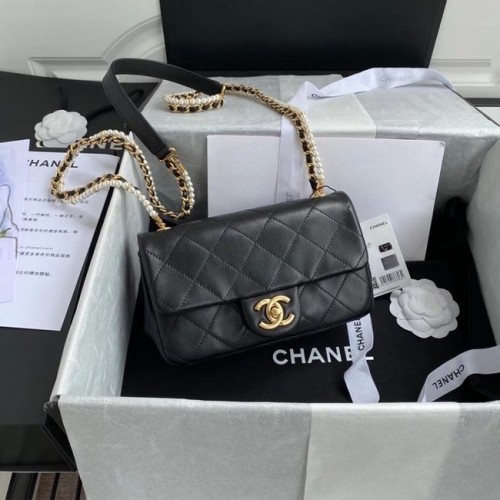 Чанта Chanel с малък капак от агнешка кожа, златист метал AS2210, черна