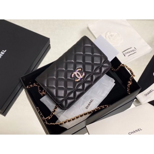 Портфейл Chanel на верижка от агнешка кожа, лакиран в златист цвят, метал AP2021, черен