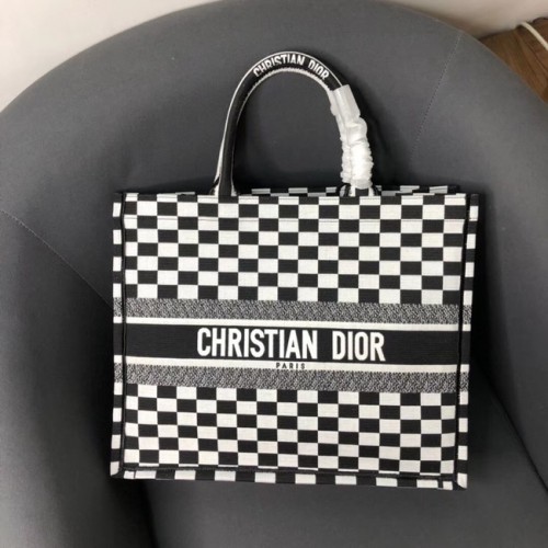 Чанта тип „книга“ DIOR в черно-бяло бродирано платно M1286