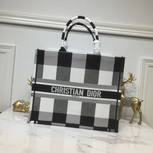 Чанта тип „книга“ DIOR от бродирано платно C1286 Square