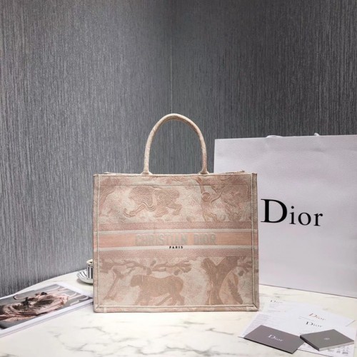 Чанта тип „книга“ DIOR от бродирано платно M929 Бежова