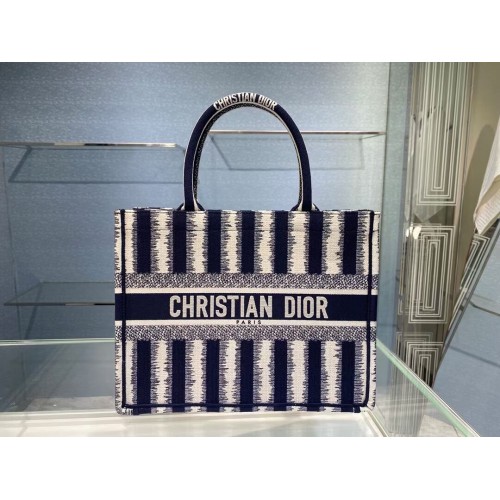 Чанта за книги DIOR с бродерия в сини D-райета M1287Z