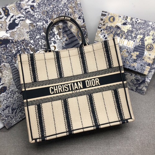 Чанта за книги Dior с бродирана платнена материя M1287-9