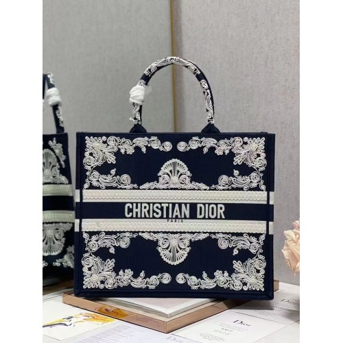 Чанта за книги DIOR с бродерия C1211L