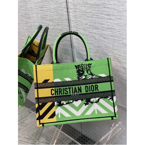 Чанта DIOR BOOK TOTE с бродерия C1287-28 зелена
