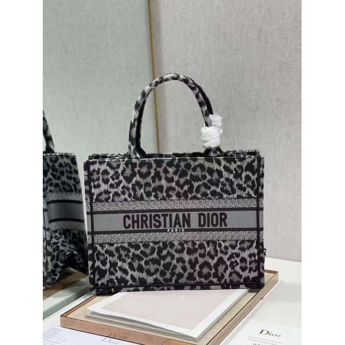 Чанта DIOR BOOK TOTE с бродерия M1296ZR с черен леопардов принт