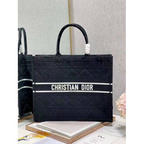 Чанта за книги DIOR от кадифе C1286-5 бяла