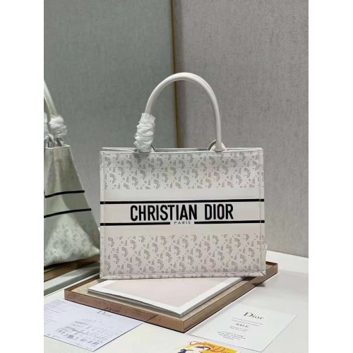 Чанта DIOR BOOK TOTE от кожа Constellation Embroidery M1296ZR бяла