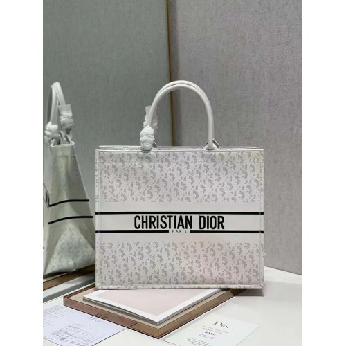 Чанта DIOR BOOK TOTE от кожа Constellation Embroidery M1297ZR бяла