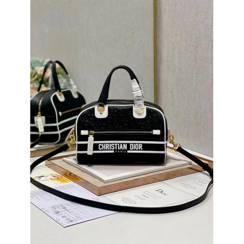 Чанта тип „тоут“ от кожа с релефна форма DIOR средна A9200 черна