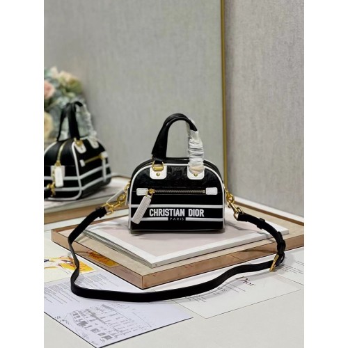 Малка чанта от естествена кожа DIOR с релеф C9201 черна