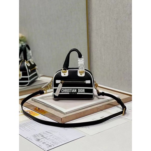 Малка кожена чанта DIOR C9201 черна