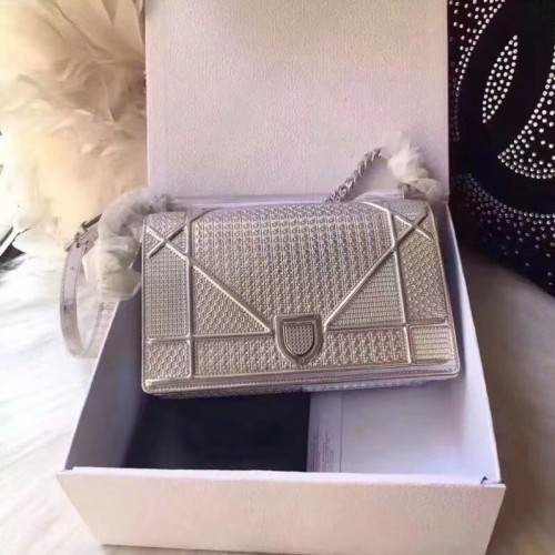 Чанта DIORAMA от телешка кожа SILOUIS VUITTONROT с металически цвят и мотив MICRO-CANNAGE M0422