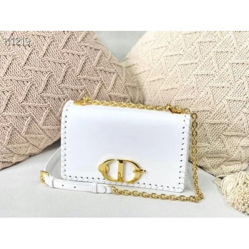 Чанта Dior 30 MONTAIGNE от телешка кожа M9207 бяла