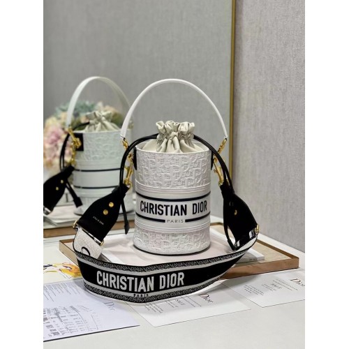 Чанта Dior Bubble Maple Leaf Embossing Calfskin Bucket C9300 бяла