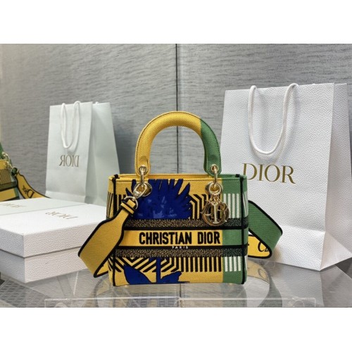 Dior СРЕДНА ДАМСКА ЧАНТА D-LITE Бродирана C0420 жълта