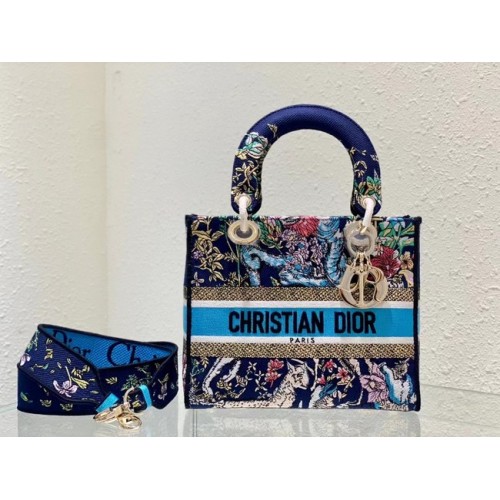 Dior СРЕДНА ДАМСКА ЧАНТА D-LITE Бродирана M0565-11