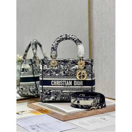 Dior СРЕДНА ДАМСКА ЧАНТА D-LITE Бродирана M0565-13