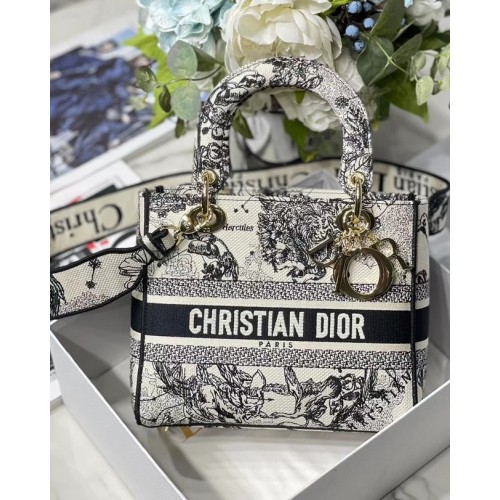 Dior СРЕДНА ДАМСКА ЧАНТА D-LITE Бродирана M0565-15