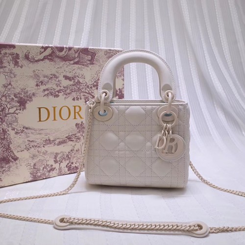 Dior MINI LADY DIOR Чанта от телешка кожа M0505 Бяла