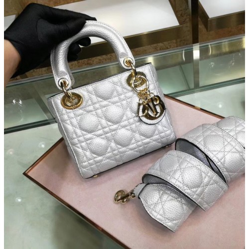 Dior MINI LADY DIOR Чанта от телешка кожа M0573 Сребристобяла