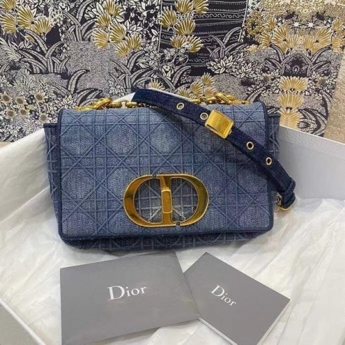 МАЛКА ЧАНТА Dior DIOR CARO с бродерия Cannage и ефект на слама M9241 в синьо