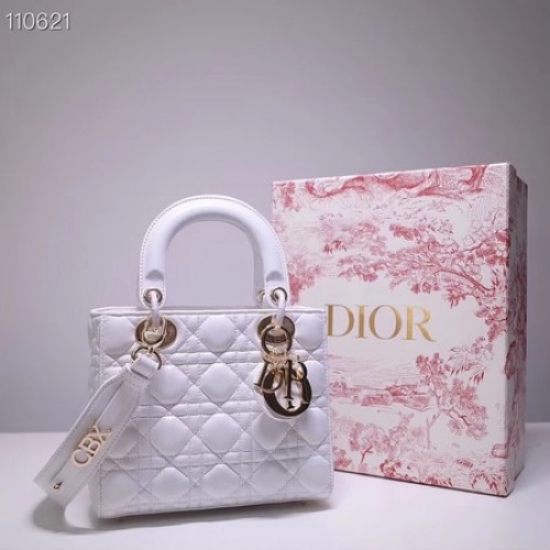 Оригинална чанта Dior Lucky Badges от овча кожа A88035 бяла