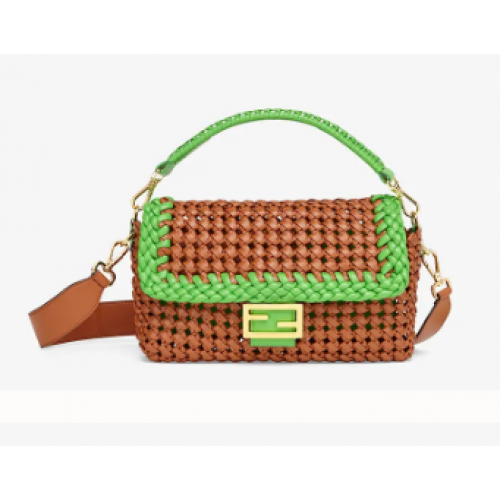 FENDI BAGUETTE Кафява кожена чанта с преплетени връзки 8BR600A