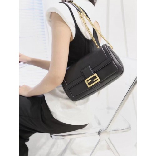 Чанта от черна кожа напа FENDI BAGUETTE CHAIN 8BR783A