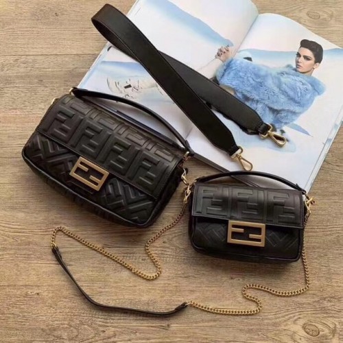 Мини чанта за рамо FENDI BAGUETTE 8BS017 черна