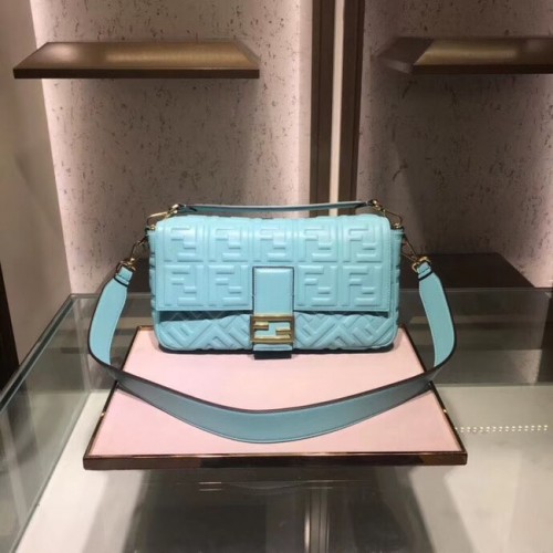 Голяма чанта за рамо FENDI BAGUETTE 8BR771A светлосиня
