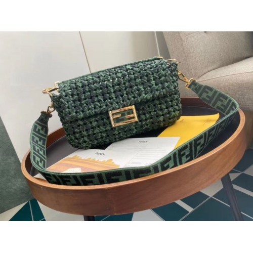 Чанта FENDI Baguette с гръб за рамо F0388 зелена