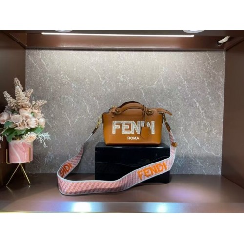 Чанта от плетена слама FENDI F6531, цвят камила