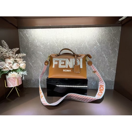 Чанта от плетена слама FENDI F6535, цвят камила