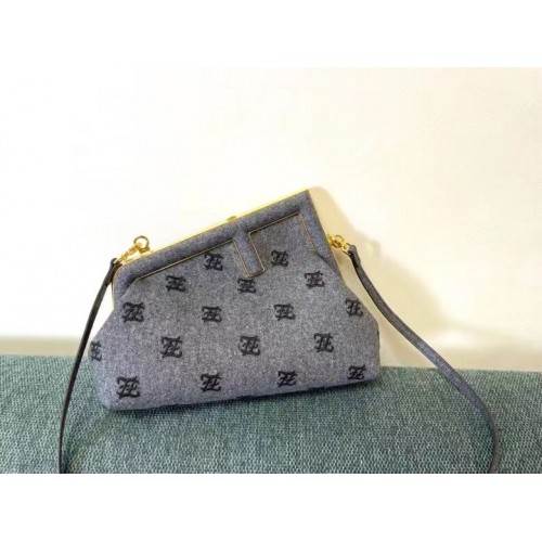 FENDI FIRST SMALL фланелена чанта с бродерия 8BP129A СИВА