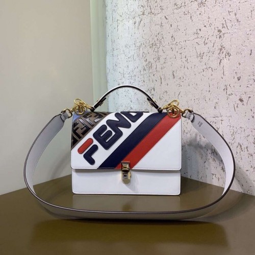 Чанта за рамо FENDI Kan I от кожа 8BT283B бяла